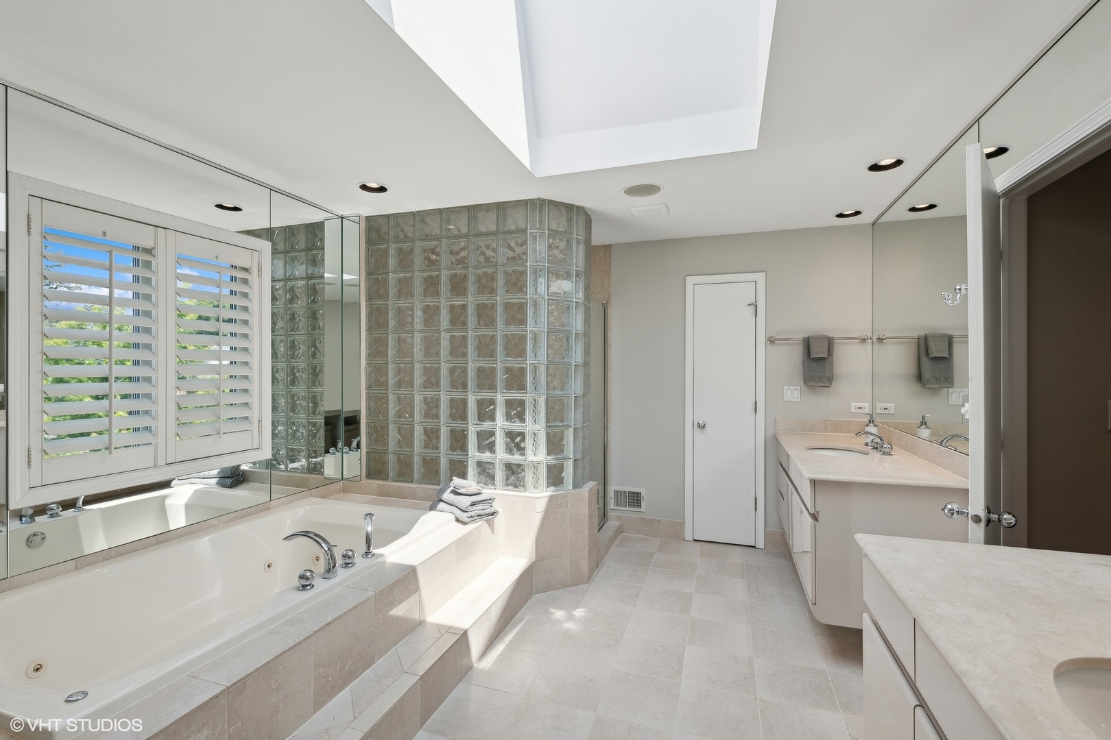 1422 Voltz Road Northbrook, IL 60062 - Photo 16 of 32 Gallery Image 16