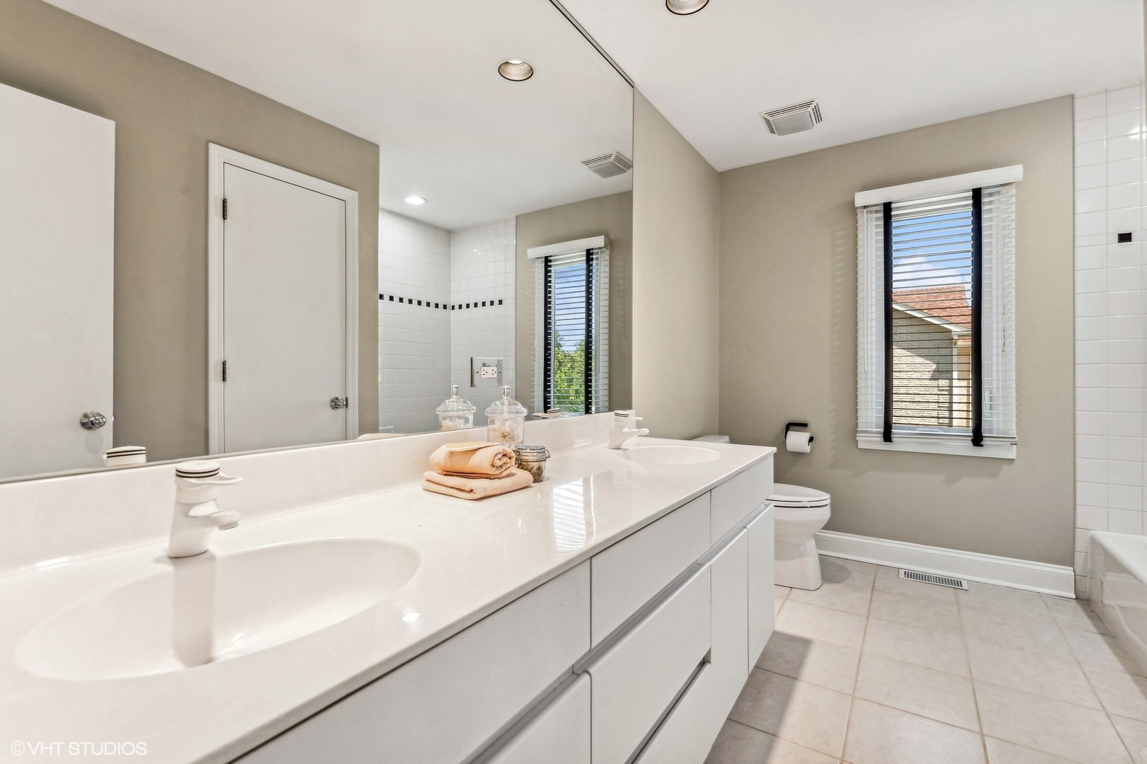 1422 Voltz Road Northbrook, IL 60062 - Photo 20 of 32 Gallery Image 20