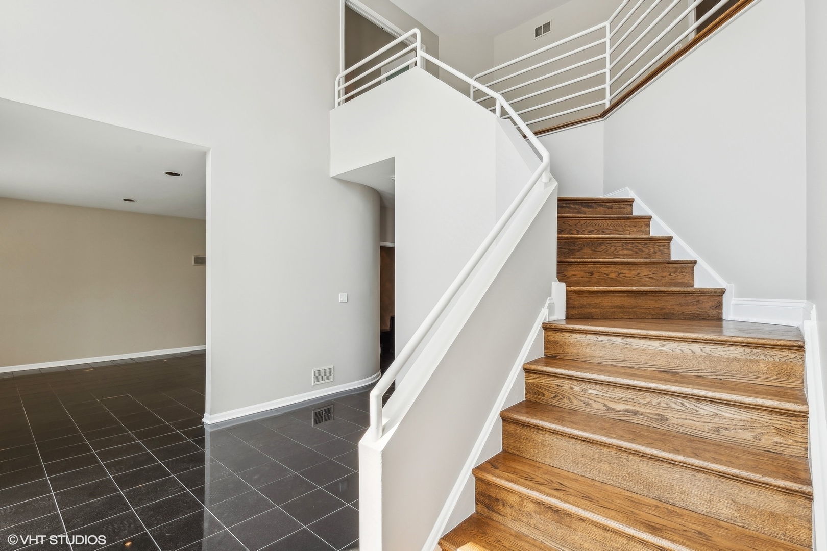 1422 Voltz Road Northbrook, IL 60062 - Photo 3 of 32 Gallery Image 3
