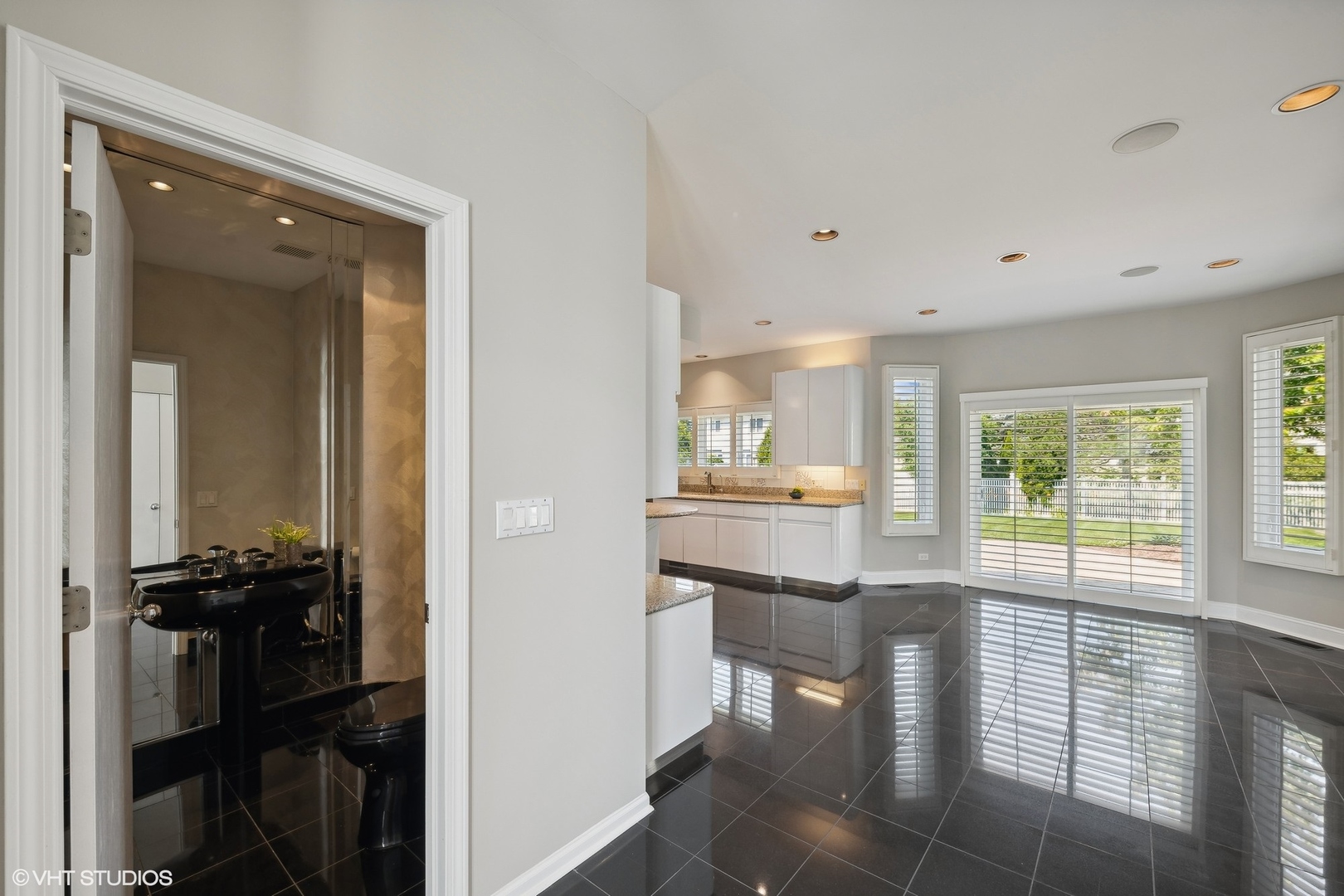 1422 Voltz Road Northbrook, IL 60062 - Photo 4 of 32 Gallery Image 4
