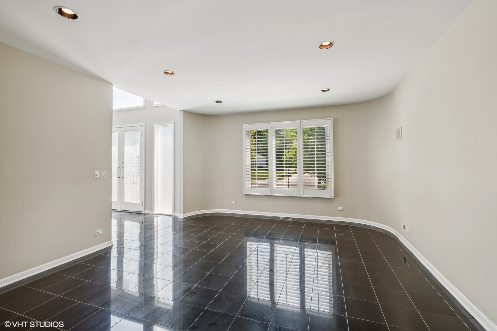 1422 Voltz Road Northbrook, IL 60062 - Photo 7 of 32 Gallery Image 7