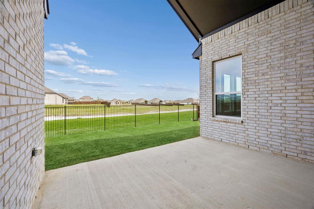 685 Red Maple Road Waxahachie, TX 75165 - Photo 31 of 40 Representative
