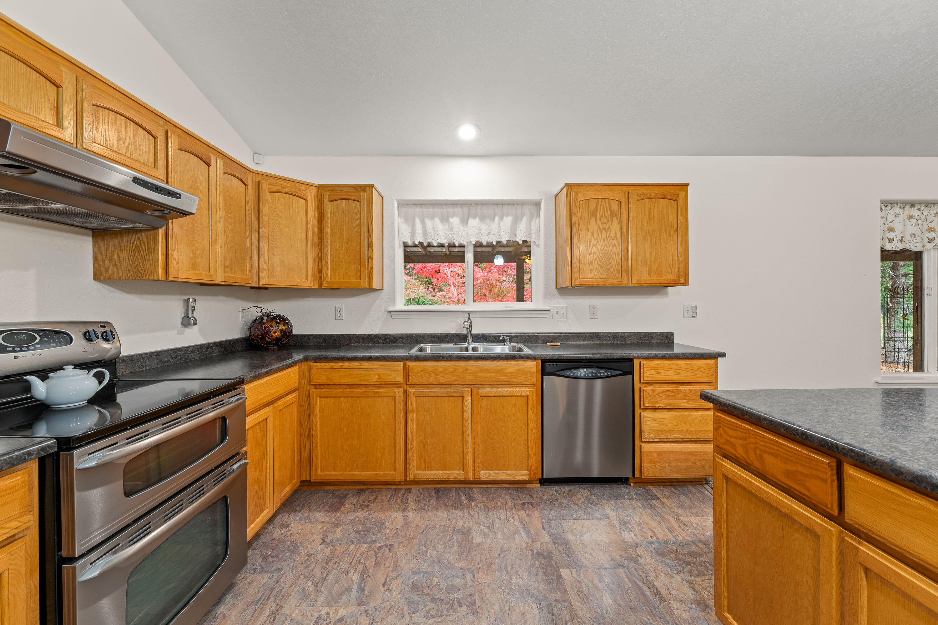 335 Cornett Lane Cave Junction, OR 97523 - Photo 15 of 55 Kitchen
