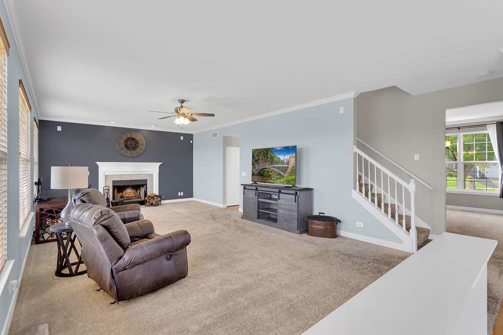 3835 Parsons Road Carpentersville, IL 60110 - Photo 6 of 48 Gallery Image 6
