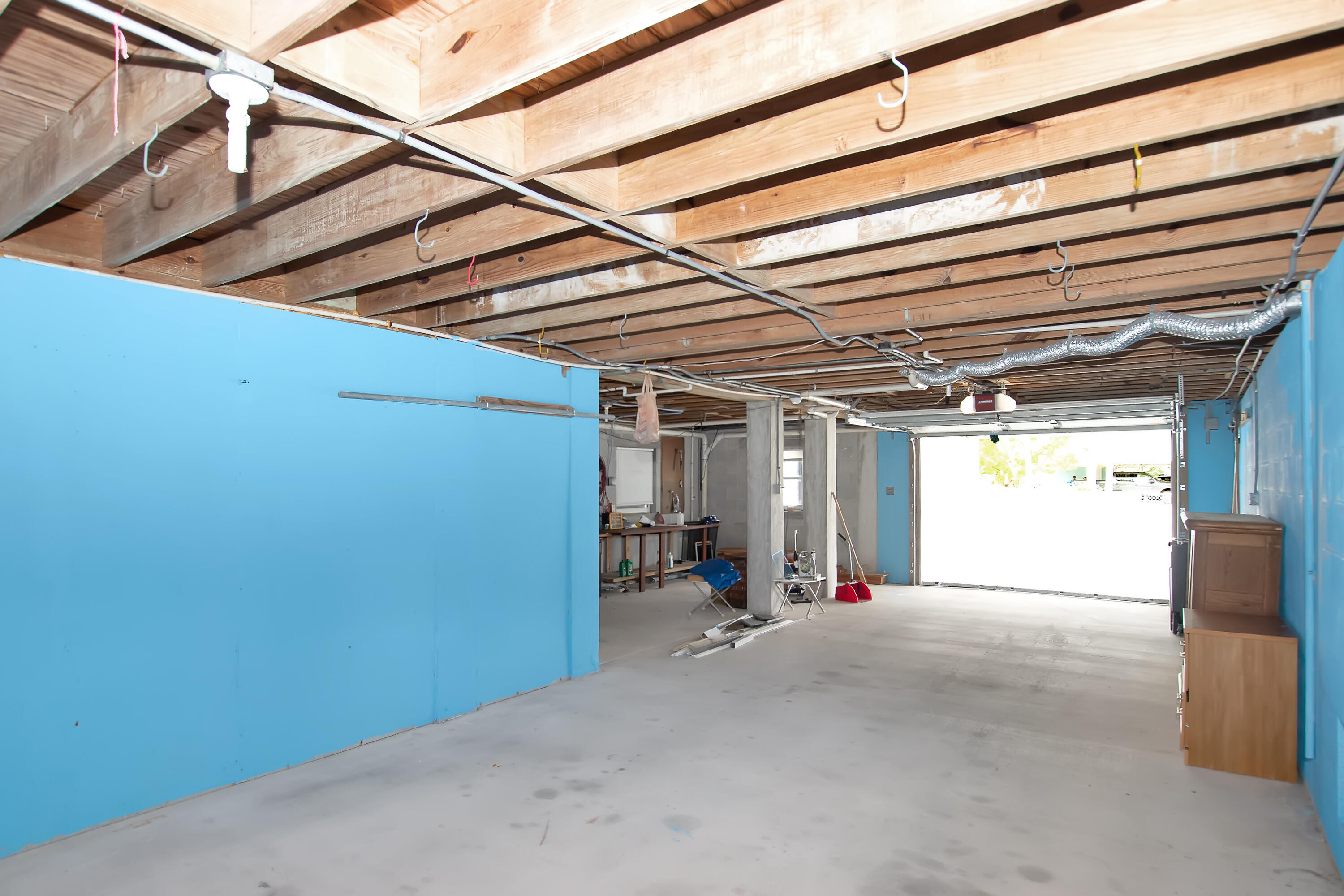 28594 Tortuga Road Summerland Key, FL 33042 - Photo 40 of 46 Garage 2