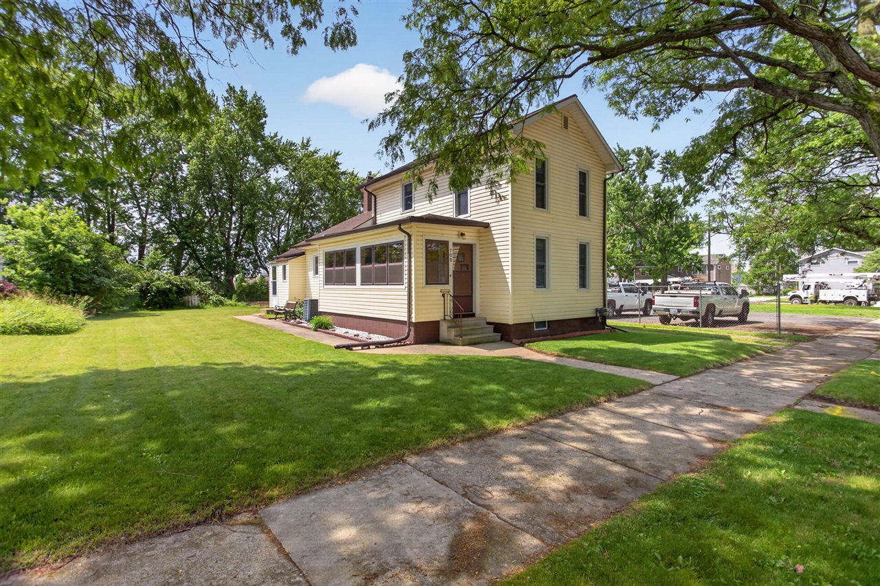 709 Detroit Street Jackson, MI 49201 - Photo 2 of 38