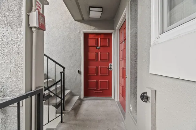 $828,000 | 4000 Farm Hill Boulevard, Unit 204, Redwood City, CA 94061