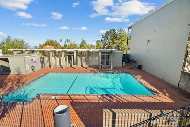 $828,000 | 4000 Farm Hill Boulevard, Unit 204, Redwood City, CA 94061