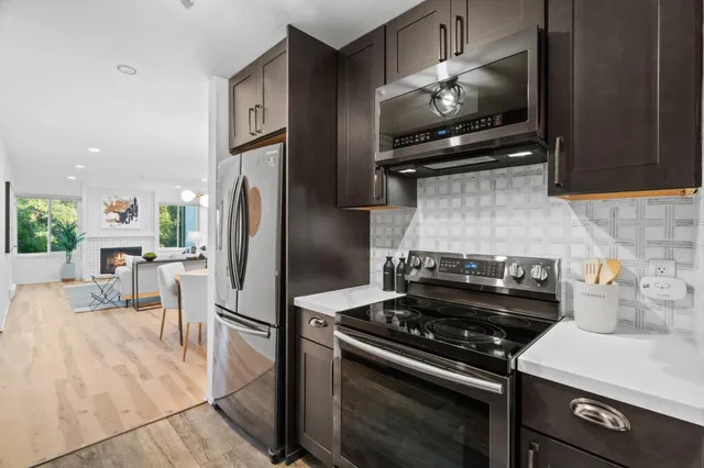 $828,000 | 4000 Farm Hill Boulevard, Unit 204, Redwood City, CA 94061