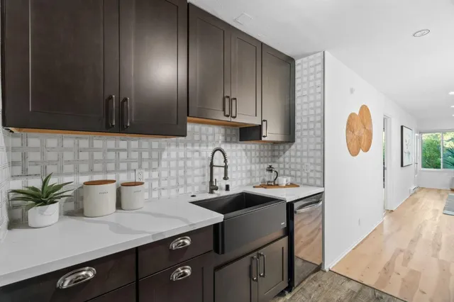 $828,000 | 4000 Farm Hill Boulevard, Unit 204, Redwood City, CA 94061