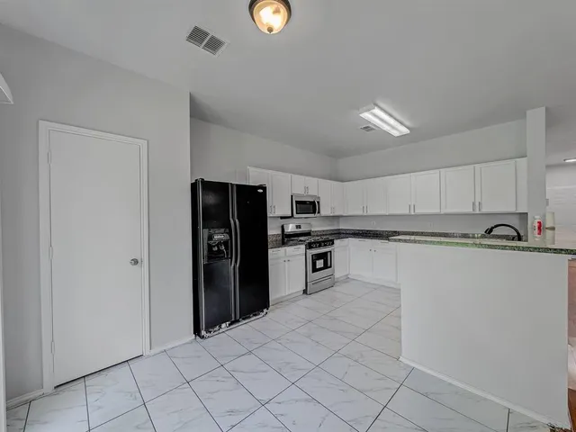 $2,800 | 905 Hems Lane, Arlington, TX 76001