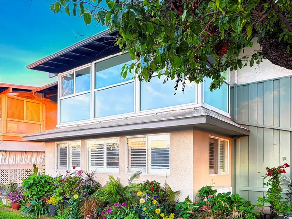 $379,000 | 1860 McKinney Way, Unit M1521N, Seal Beach, CA 90740