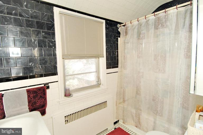 809 Dorchester Road Baltimore, MD 21229 - Photo 9 of 15 Bath #1