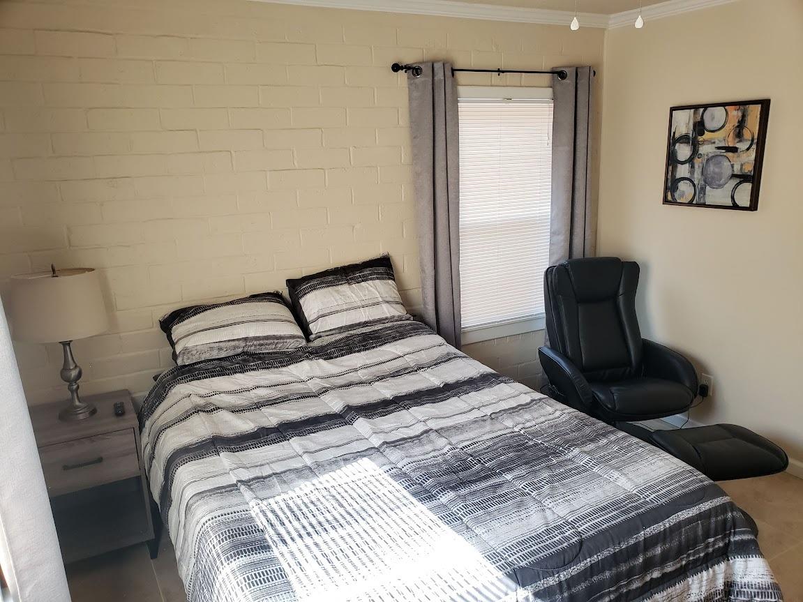 335 Oxford Avenue Clovis, CA 93612 - Photo 13 of 28 Front House Master Bedroom