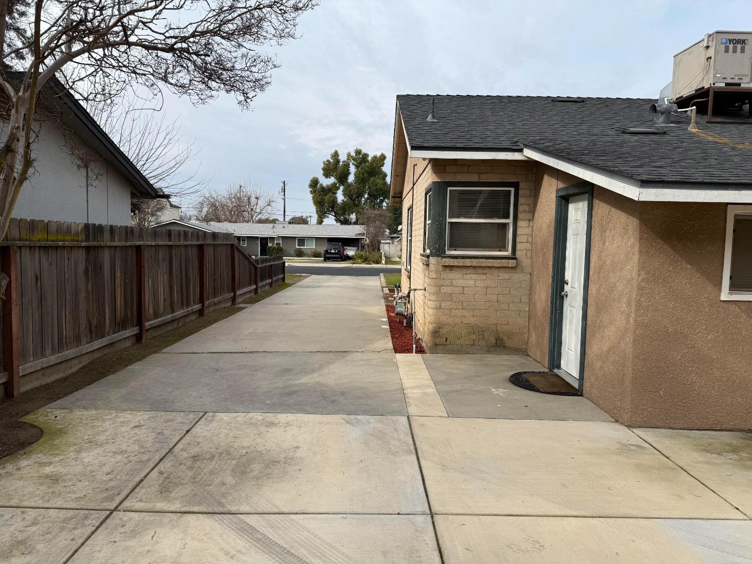 335 Oxford Avenue Clovis, CA 93612 - Photo 18 of 28