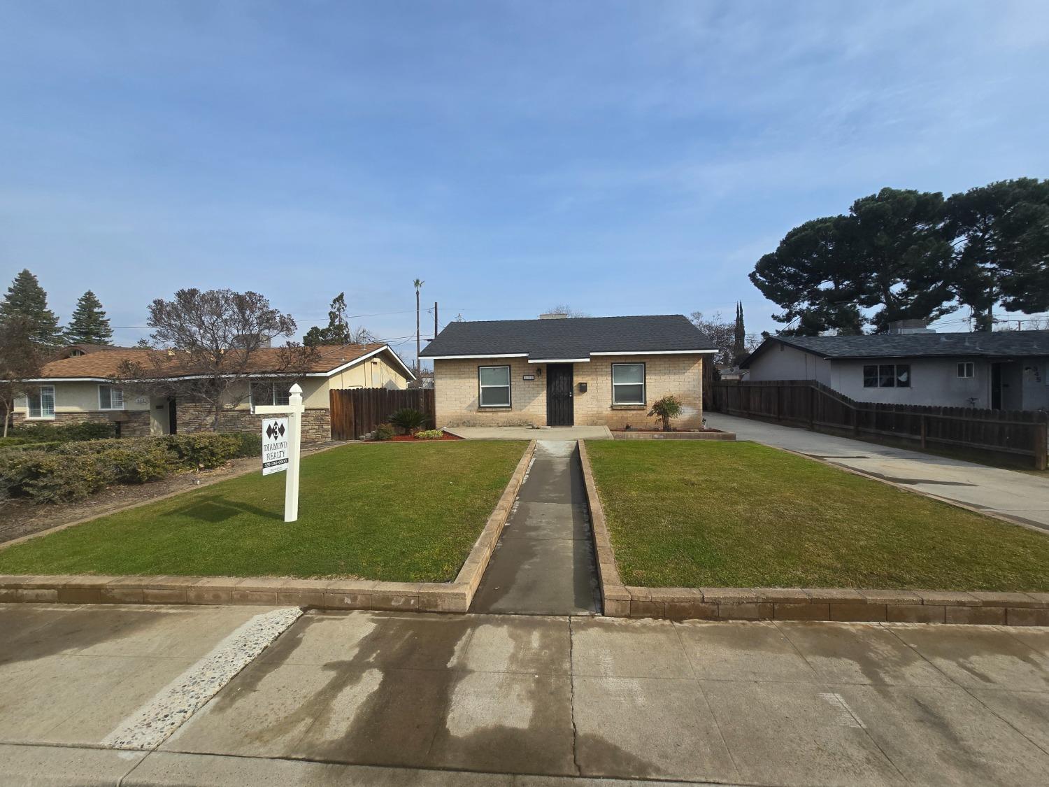 335 Oxford Avenue Clovis, CA 93612 - Photo 2 of 28