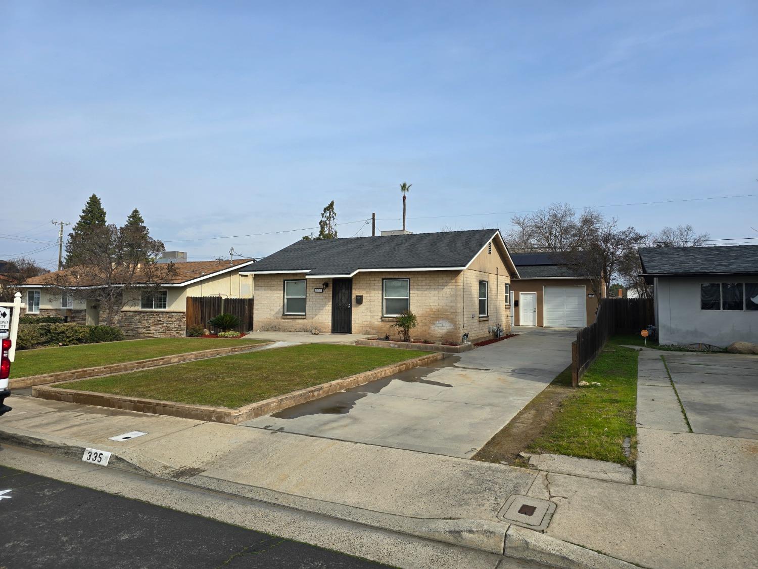 335 Oxford Avenue Clovis, CA 93612 - Photo 3 of 28