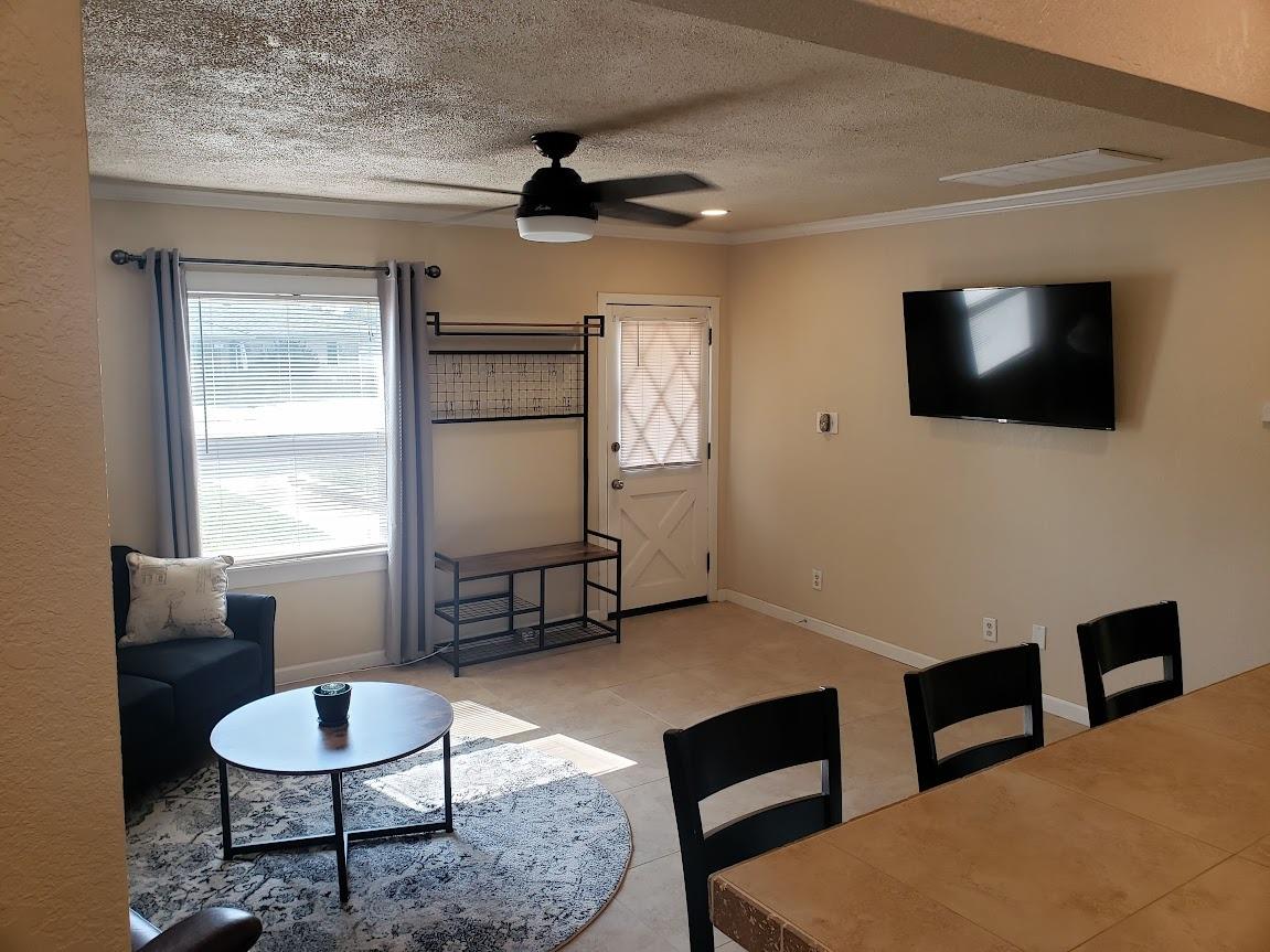 335 Oxford Avenue Clovis, CA 93612 - Photo 4 of 28