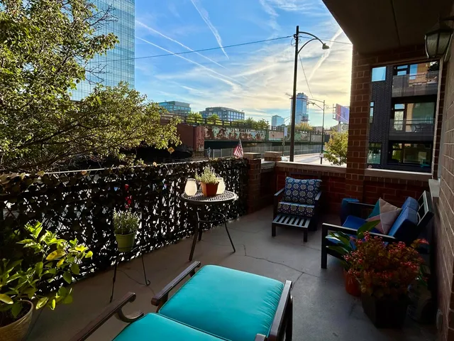 $500,000 | 822 West Hubbard Street, Unit 2, Chicago, IL 60642