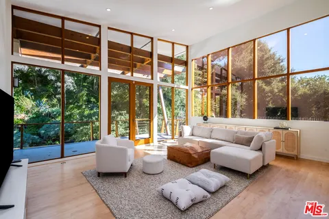 $4,495,000 | 3600 Mandeville Canyon Road, Los Angeles, CA 90049