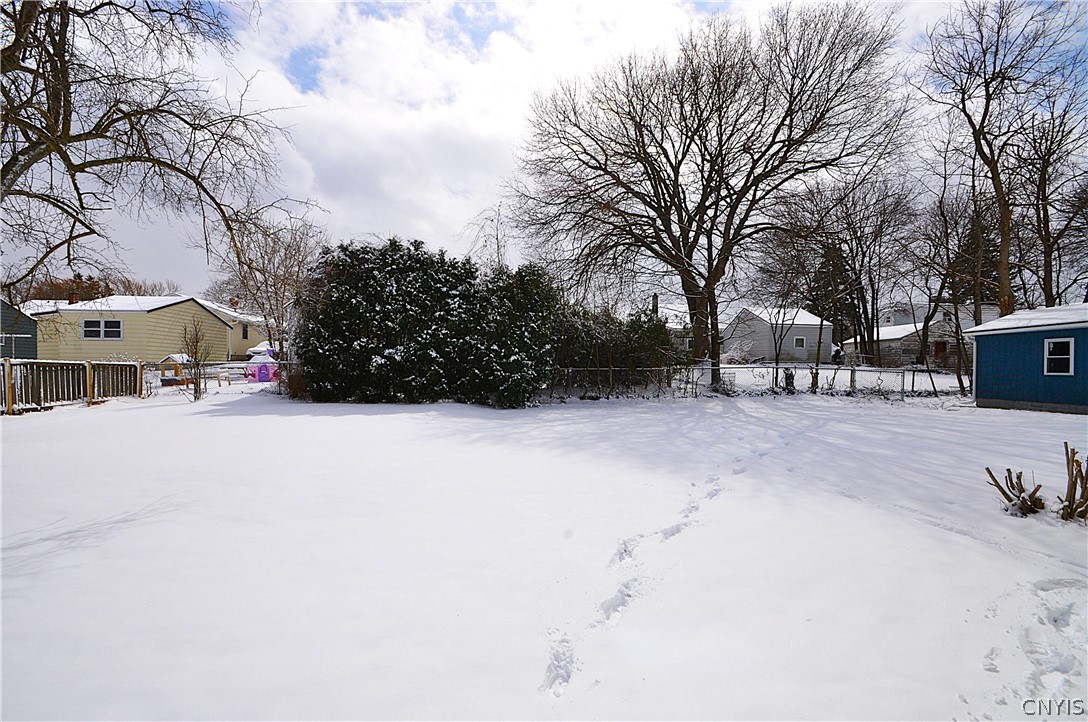 606 Roxford Road South Salina, NY 13208 - Photo 29 of 30 Lots of space to play