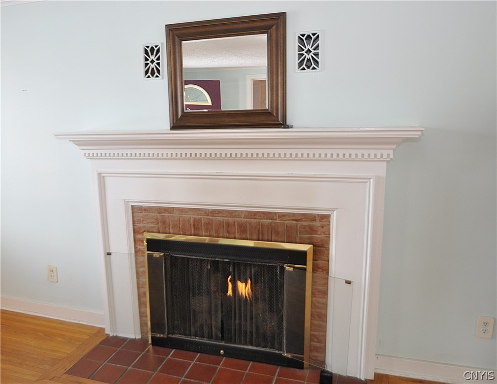 606 Roxford Road South Salina, NY 13208 - Photo 5 of 30 Gas Fireplace