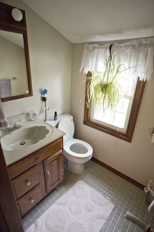 102 Warren Street West Springfield, MA 01089 - Photo 18 of 28 Gallery Image 18