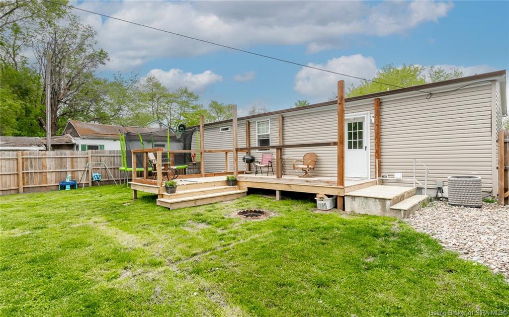 165 North 4th Street Scottsburg, IN 47170 - Photo 4 of 37