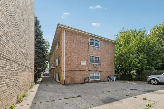 $165,000 | 4416 North Harding Avenue, Unit 3, Chicago, IL 60625