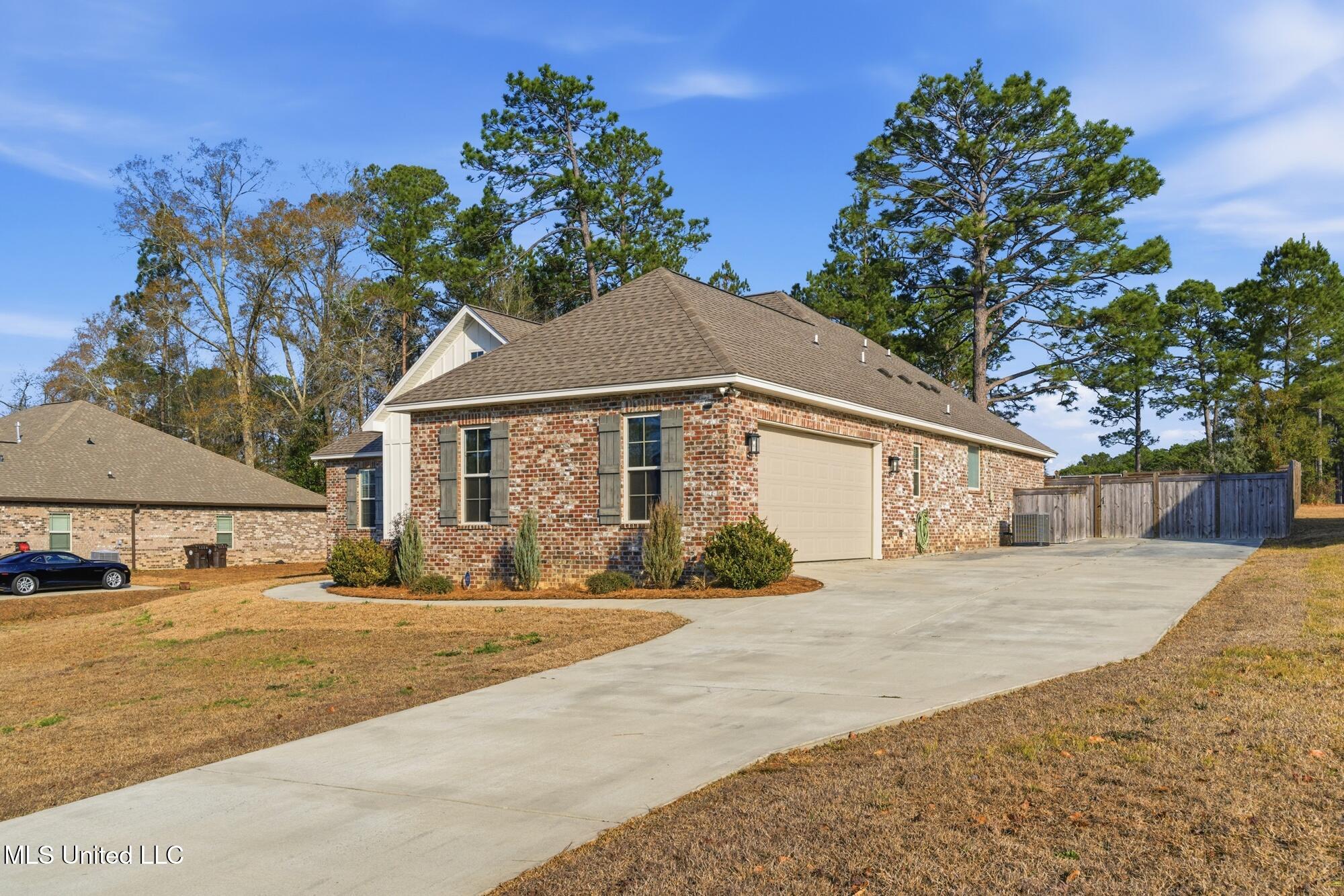 18 East Yellowstone Road Hattiesburg, MS 39402 - Photo 4 of 61 2_dsc07595