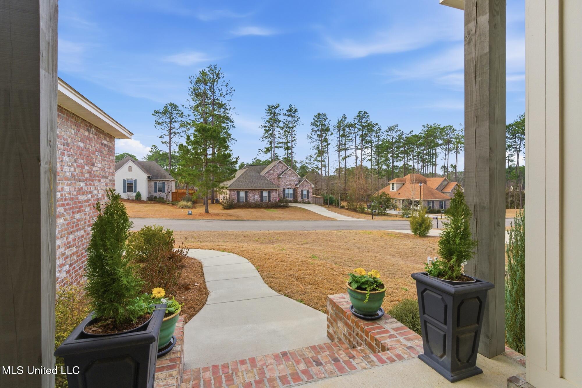 18 East Yellowstone Road Hattiesburg, MS 39402 - Photo 5 of 61 5_dsc07472