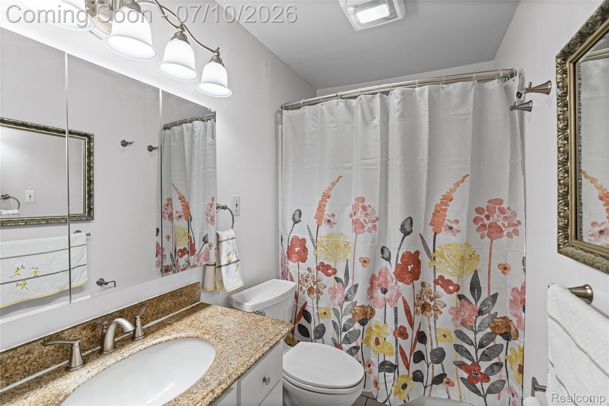 1715 North Oxford Road Oxford, MI 48371 - Photo 17 of 29 Updated full Bathroom