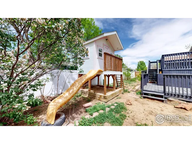 a house view with a outdoor space