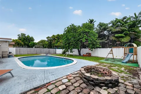 $600,000 | 1901 North 56th Avenue, Hollywood, FL 33021