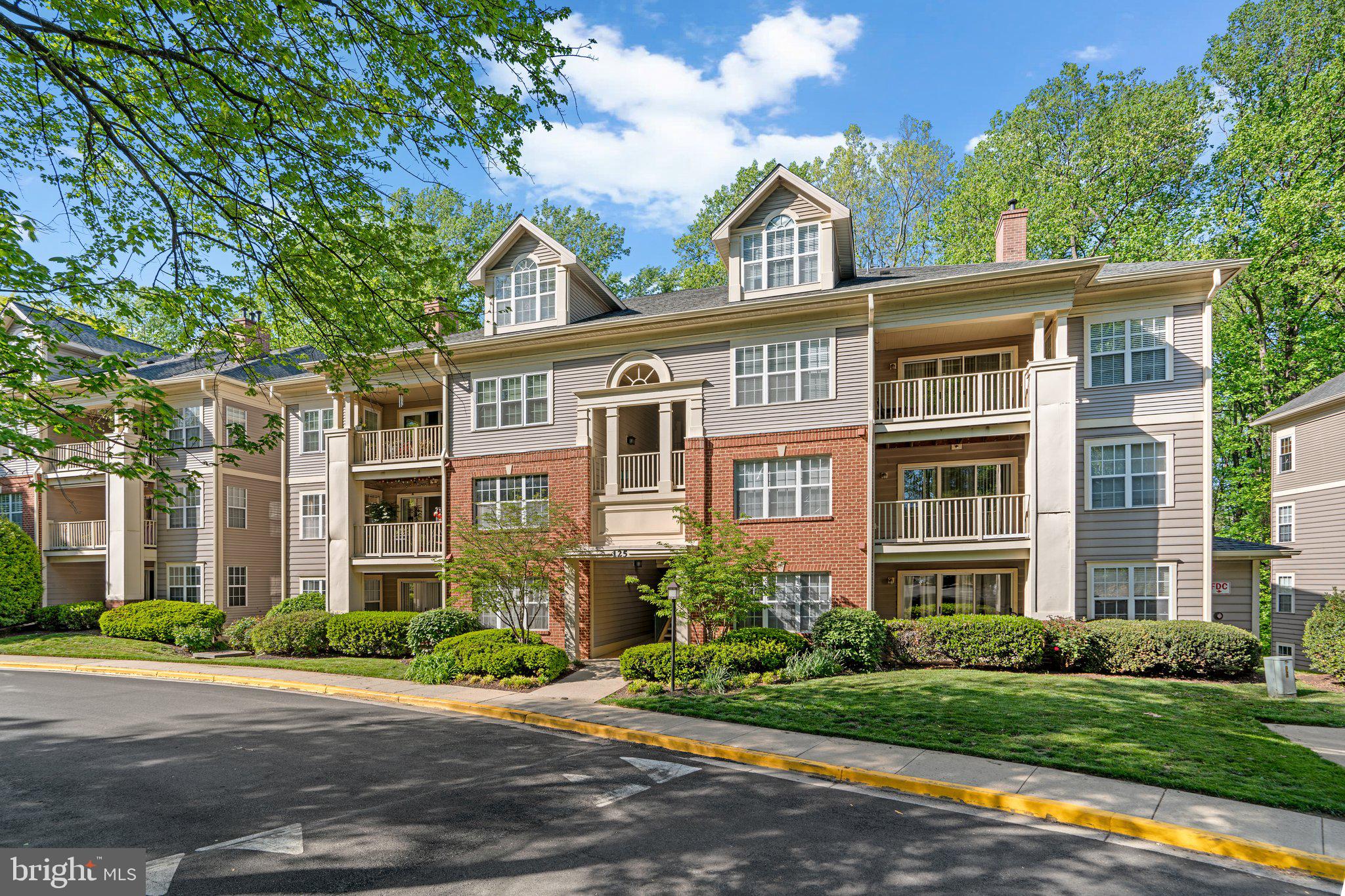 125 Timberbrook Lane, Unit T2 Gaithersburg, MD 20878 - Photo 30 of 30 front view of a building
