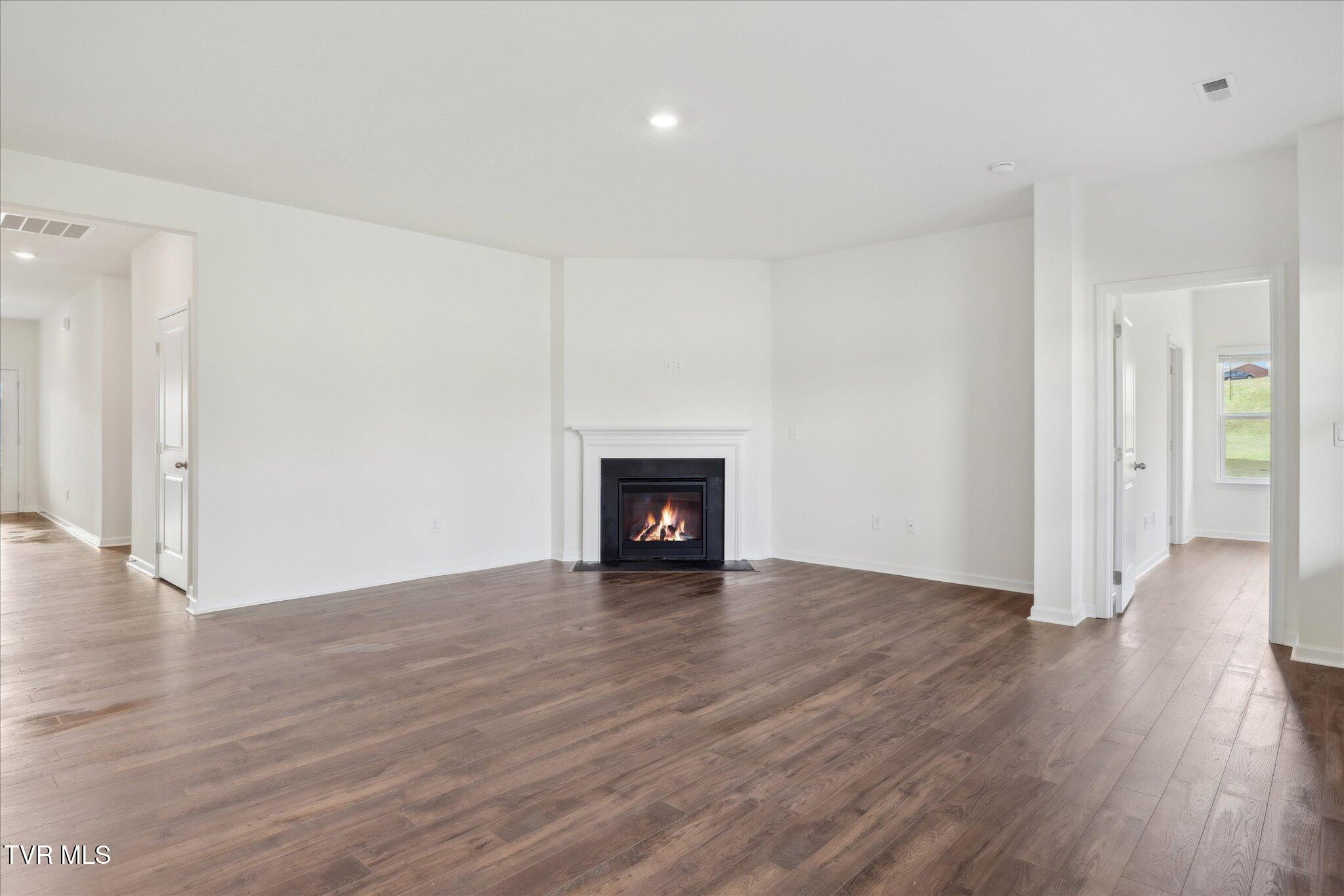 551 Fieldcrest Road Blountville, TN 37617 - Photo 7 of 21 04-IMG_0046