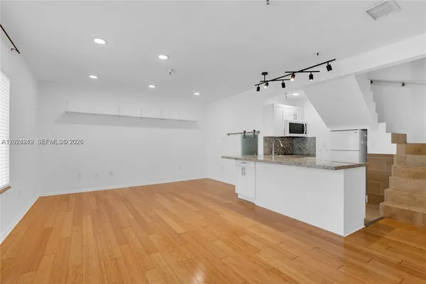 $399,000 | 1350 Pennsylvania Avenue, Unit 207, Miami Beach, FL 33139