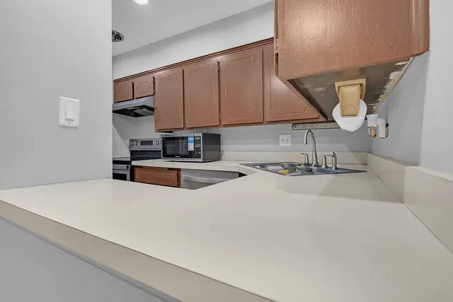 $262,000 | 7830 West North Avenue, Unit 414, Elmwood Park, IL 60707