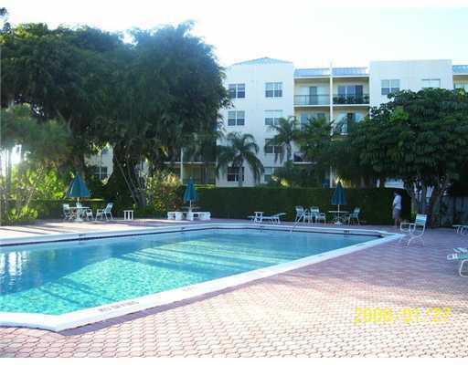 21 Royal Palm Way, Unit 21206 Boca Raton, FL 33432 - Photo 4 of 15 Boca Bayou large pool