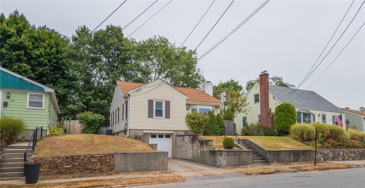 203 Aqueduct Road Cranston, RI 02910 - Photo 3 of 25 Gallery Image 3