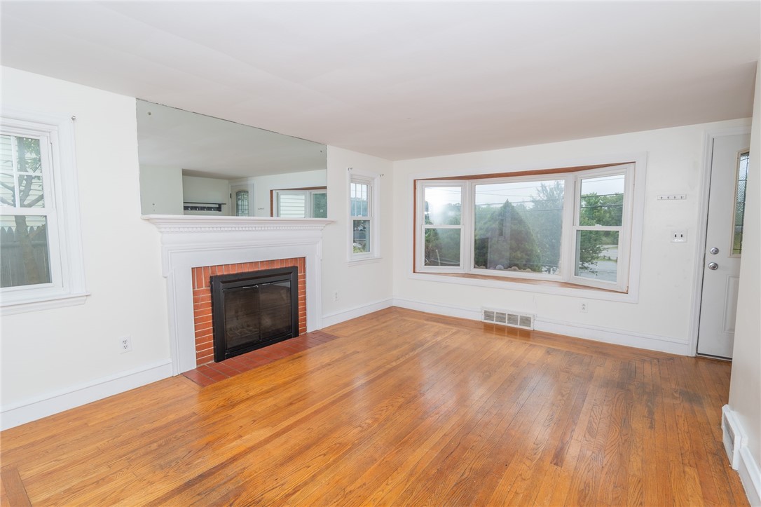 203 Aqueduct Road Cranston, RI 02910 - Photo 5 of 25 Living Room