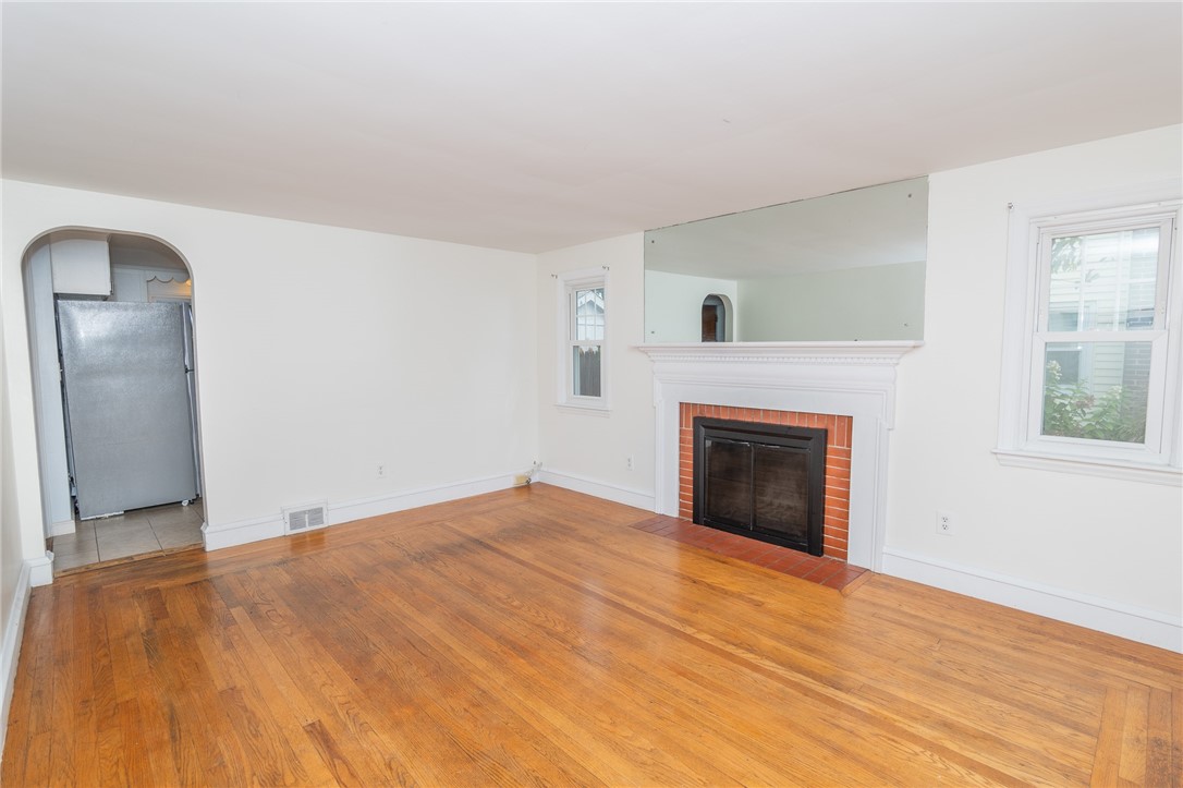 203 Aqueduct Road Cranston, RI 02910 - Photo 6 of 25 Gallery Image 6