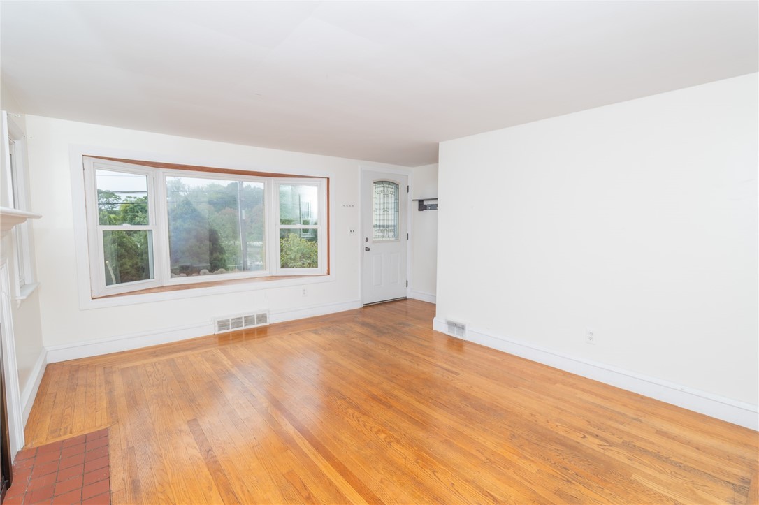 203 Aqueduct Road Cranston, RI 02910 - Photo 7 of 25 Gallery Image 7