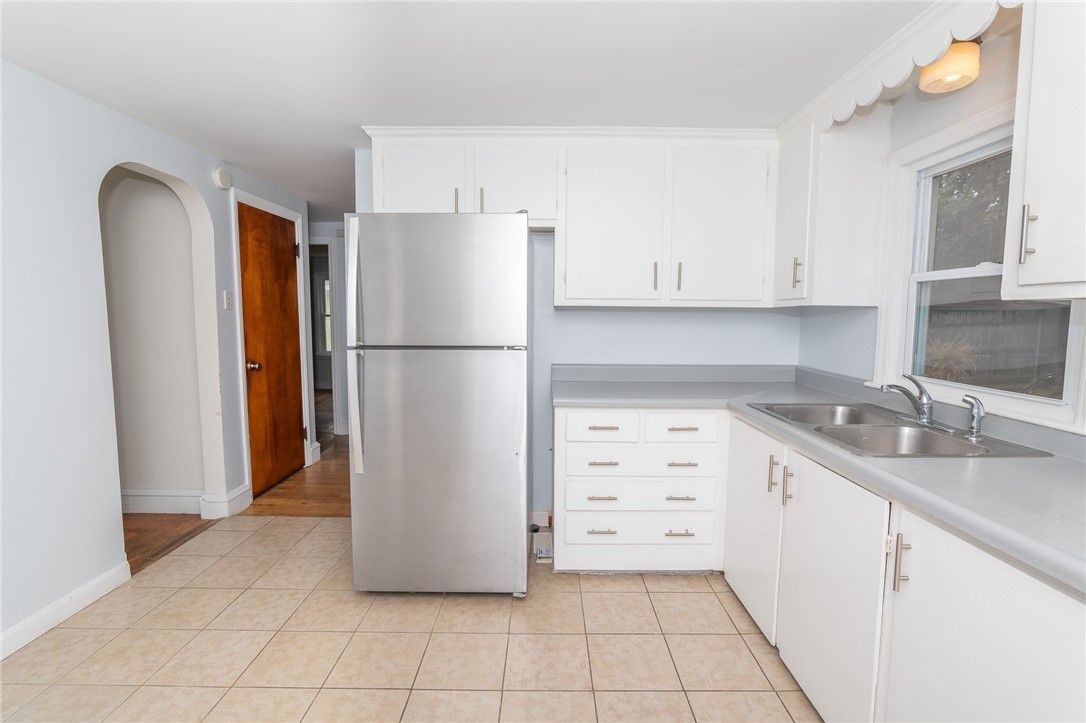 203 Aqueduct Road Cranston, RI 02910 - Photo 9 of 25 Gallery Image 9