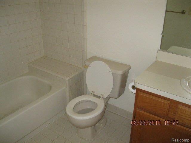 2196 Rochelle Park Drive, Unit 113 Rochester, MI 48309 - Photo 13 of 18 IMG_0489