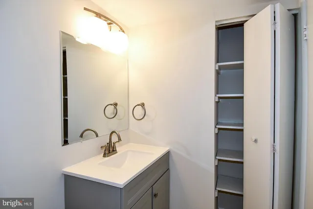 $2,100 | 3302 Woodburn Village Drive, Unit 23, Annandale, VA 22003