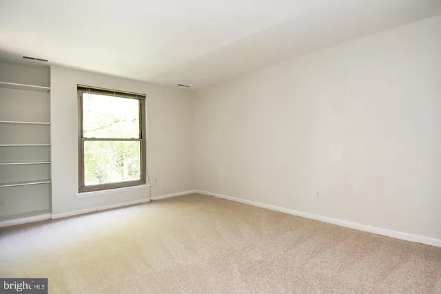 $2,100 | 3302 Woodburn Village Drive, Unit 23, Annandale, VA 22003