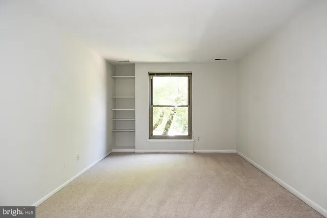 $2,100 | 3302 Woodburn Village Drive, Unit 23, Annandale, VA 22003