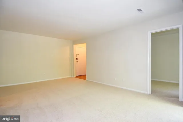 $2,100 | 3302 Woodburn Village Drive, Unit 23, Annandale, VA 22003