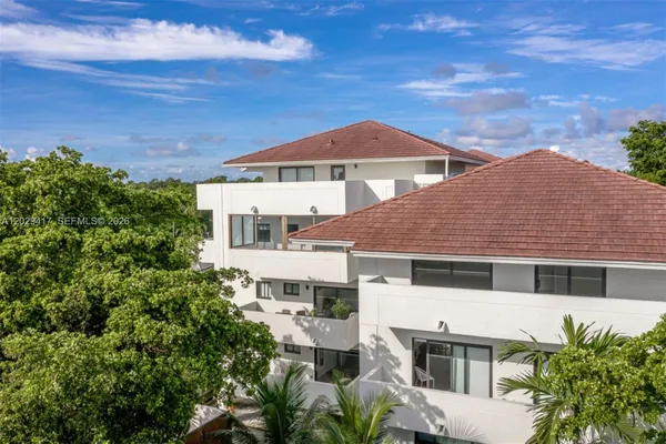 $3,800 | 800 South Dixie Highway, Unit 202, Coral Gables, FL 33146